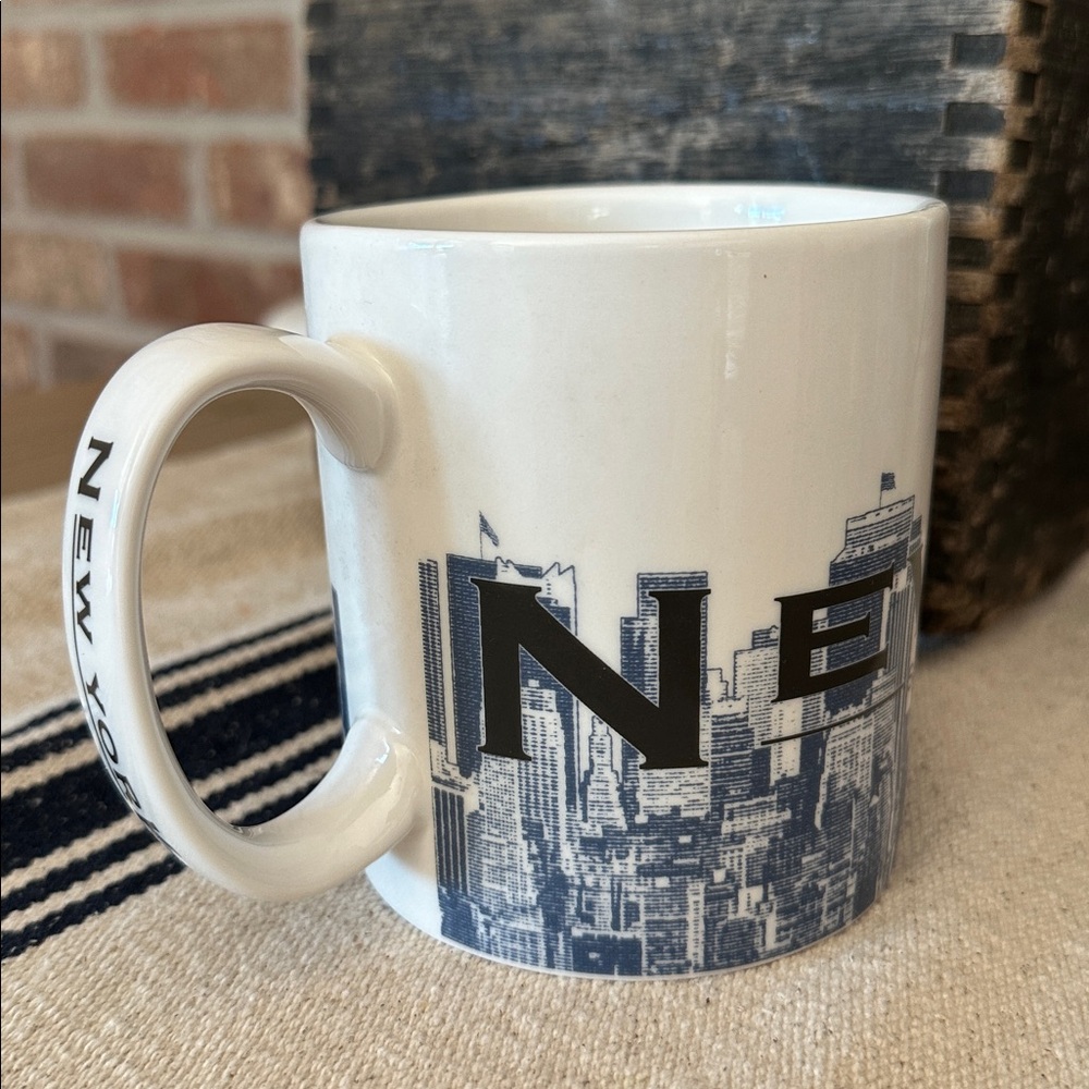 2005 Starbucks Skyline Series New York Mug